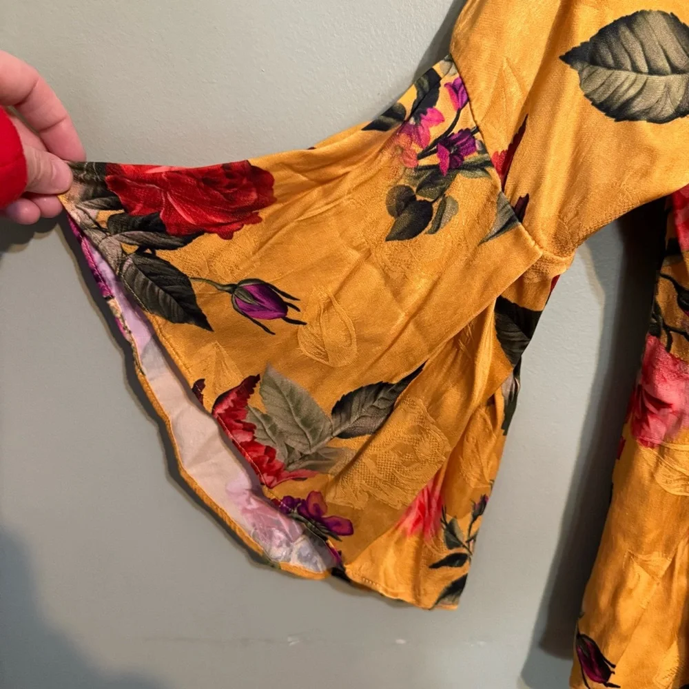 Alice + Olivia  Off-the-Shoulder Top Floral Print Bell Sleeve Large - Picture 2 of 5